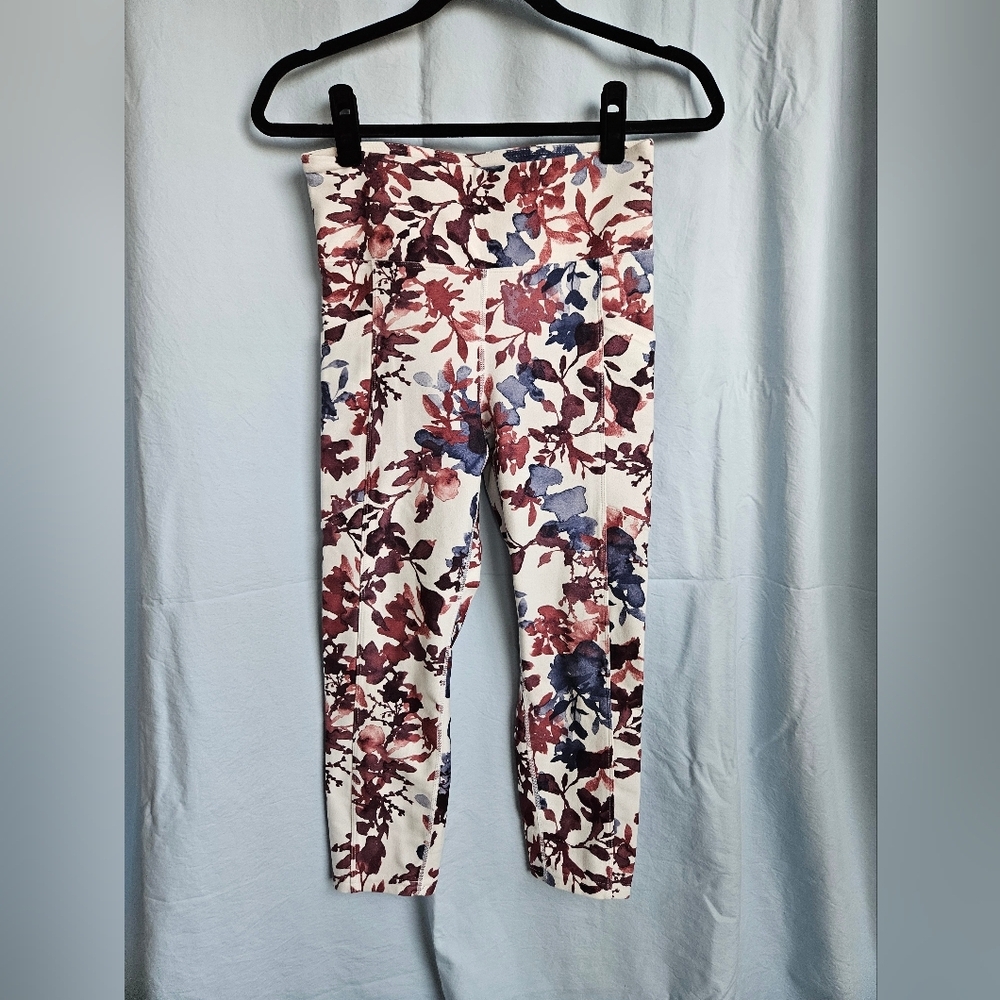 G071. Balance Collection Crop Legging with Pockets - Size M